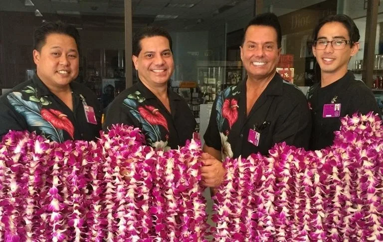 Hawaiian airport lei greeting service at Kona with vibrant leis