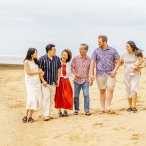 Family photo session on a relaxed beach