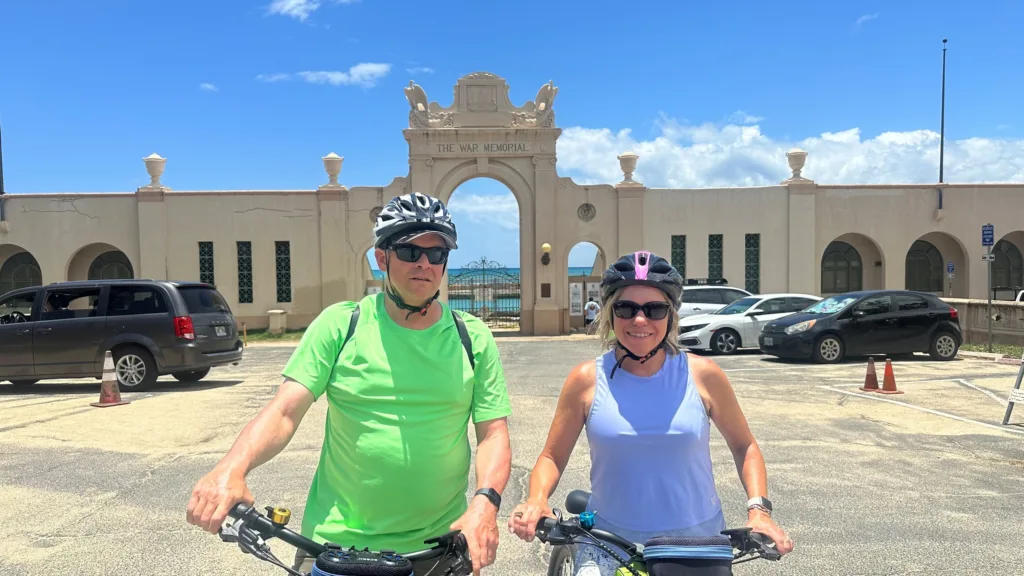 Electric bike ride around Diamond Head crater with water included
