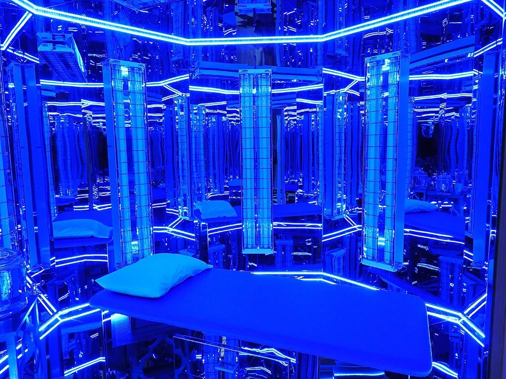 Relaxing session inside the Blu Room environment