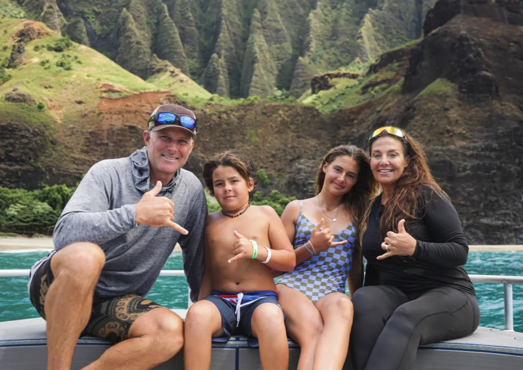 Private boat charter along Na Pali Coast