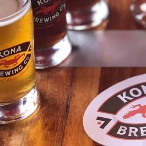 Family enjoying Aloha Friday beer pairing dinner event