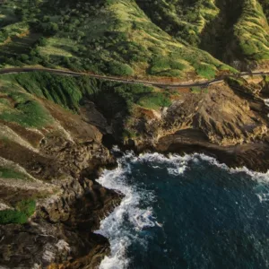 Sailboat cruising Hawaii islands on four day trip