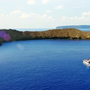 Maxi catamaran sailing near Molokini and Turtle Town