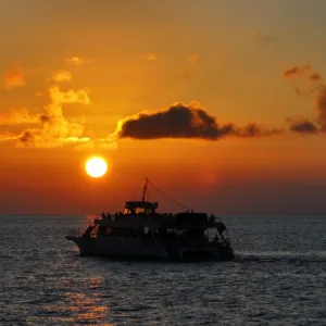 Sunset view from Pride of Maui dinner cruise boat