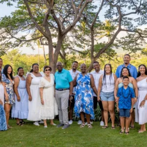 Large family reunion photography with 90-minute session