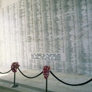 Kailua-Kona to Oahu: World War II Heroes Deluxe Pearl Harbor Tour 39 (Airfare Included)