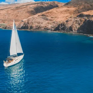Monohull boat preparing for a private custom island tour