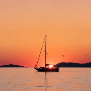 Sunset sailing charter available in Honolulu waters