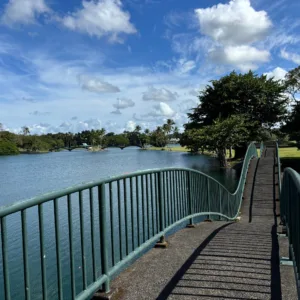Stand up paddleboarding from Wailoa River to statue