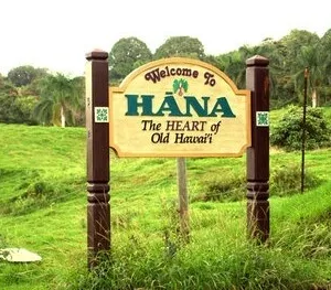 Private jeep tour of authentic Hāna grounds and scenery