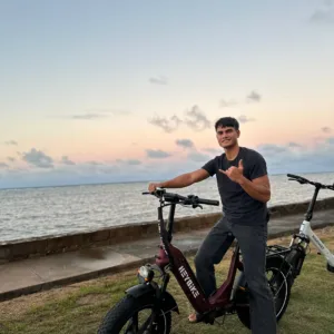Exploring North Shore by electric bike and snorkeling spots
