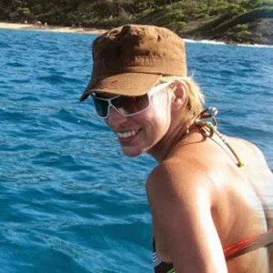 Private tour exploring turtle habitats along the reef