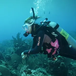 Diver preparing enriched air tank for nitrox specialty dive