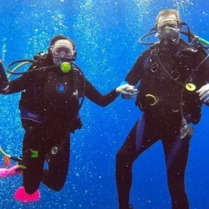 Refresher scuba dive session to improve underwater skills