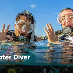 Beginner scuba diving lessons in Oahu waters